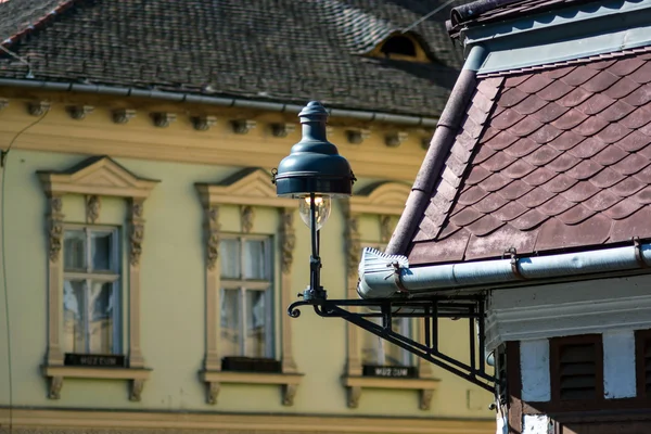 Antika järn gatlyktan i budapest (Ungern). — Stockfoto