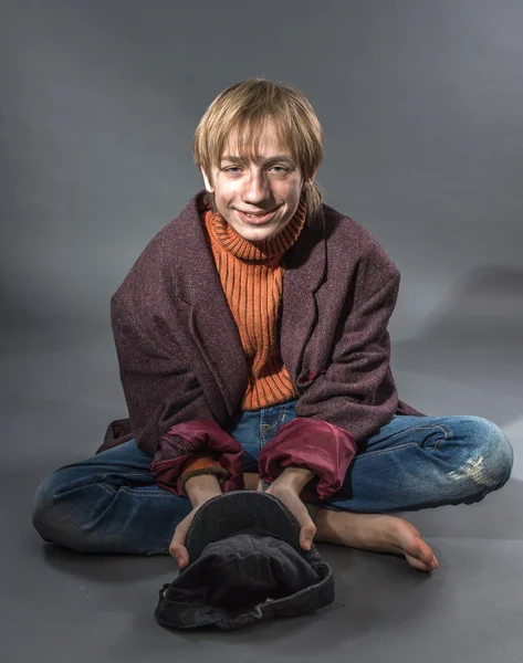 Young actor showing beggar — Stock Photo, Image