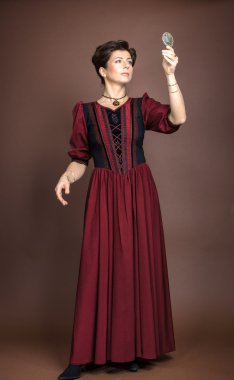 ayna olan kadın
