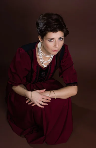 Ritratto giovane donna con perla — Foto Stock