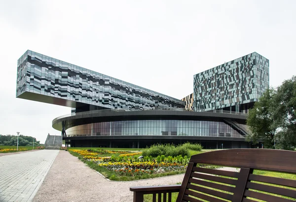 Bâtiment moderne en verre dans la ville de Skolkovo près de Moscou Russie — Photo