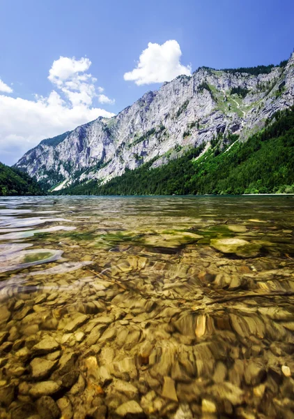 在奥地利山区美丽的湖 — 图库照片