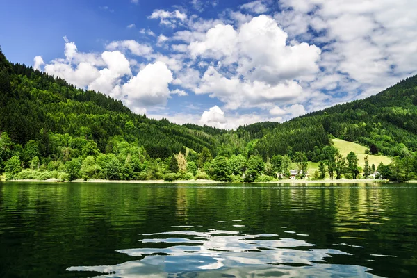 奥地利阿尔卑斯山区的绿河 — 图库照片