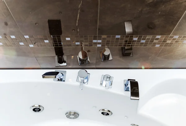 Nieuwe badkamer montage — Stockfoto