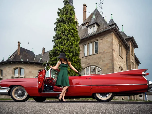 Antiguo Cadillac Rojo Una Hermosa Joven Francia — Foto de Stock