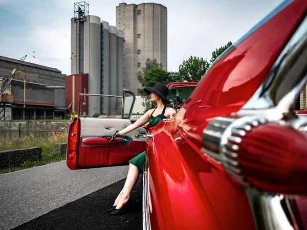Starý Červený Cadillac Krásná Mladá Dívka Francie — Stock fotografie