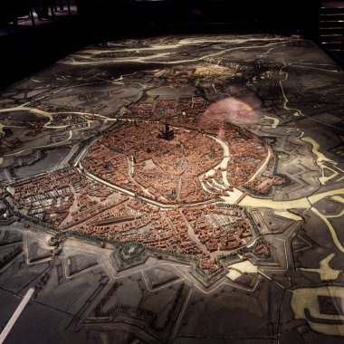 Strasbourg şehrinin ölçekli modeli, ev modelleri ve bir katedral. Fransa