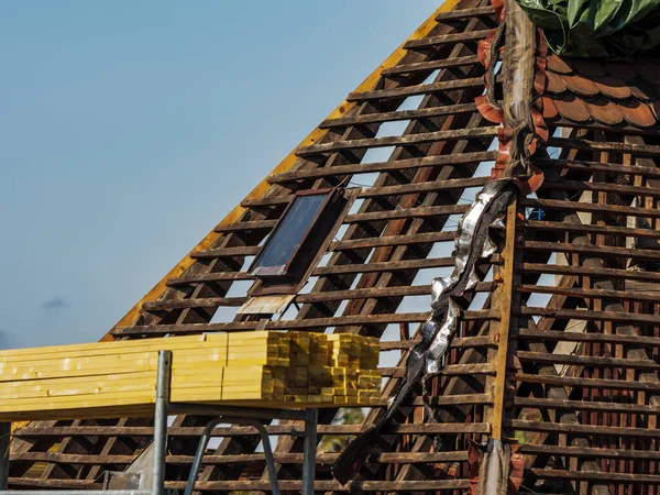 Roof Repair Old House New Beams New Shingles Old Roof — Stock Photo, Image