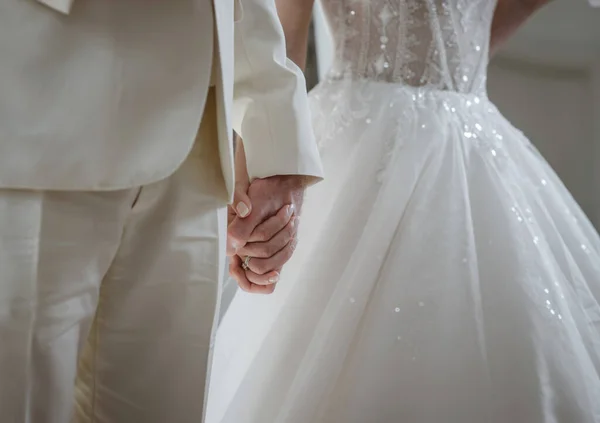 Delicate Details Wedding Celebration Newlyweds Hold Hands Flowers Decor — Zdjęcie stockowe