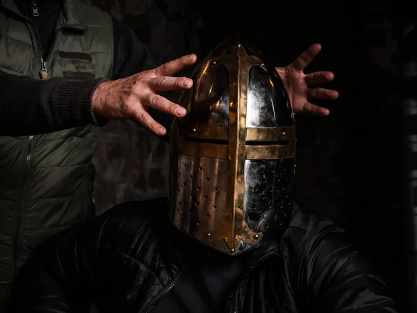 Man Medieval Iron Knight Helmet Armor — Fotografia de Stock