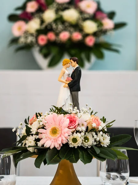 Decorações Mesa Casamento Flores Estatuetas Noiva Noivo Acessórios Casamento — Fotografia de Stock