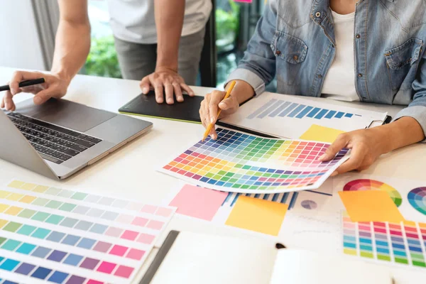 Two Designers Discussing Color Tone Excellent Visual Work — Stock Photo, Image