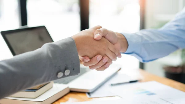 Business Negotiation Concept Estate Representatives Shaking Hand Each Other Agree — Stock Photo, Image