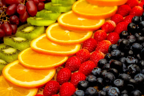Koncepcja Świeżych Owoców Układ Rzędzie Kolorowych Owoców Zdrowych Jako Tło — Zdjęcie stockowe
