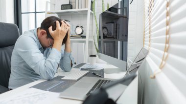 Yazılım geliştirme kavramı, erkek programcı programlamada sorun yaşadıktan sonra vurgulandı.