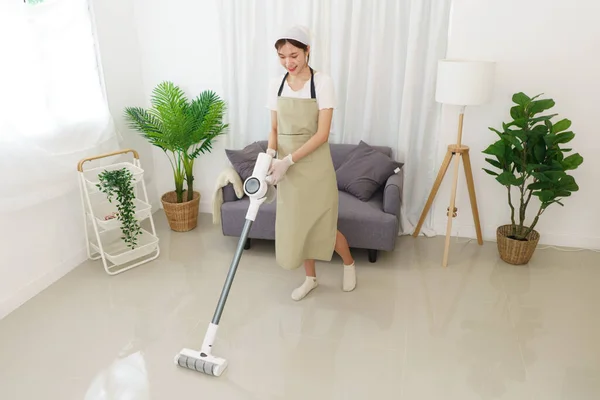 Lifestyle Living Room Concept Young Asian Woman Using Vacuum Cleaner — Stock Photo, Image