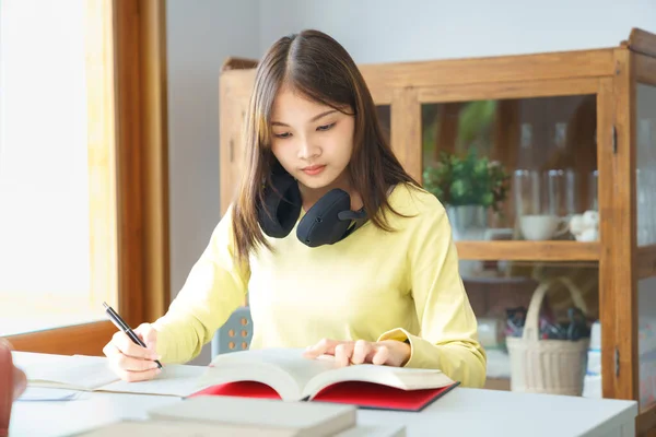 Education Literacy Concept College Student Girl Reading Textbook Taking Notes — ストック写真