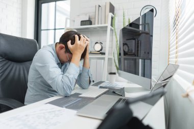 Yazılım geliştirme kavramı, erkek programcı programlamada sorun yaşadıktan sonra vurgulandı.