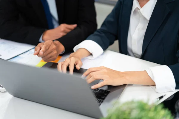 Business Partnership Concept Businesswoman Discussing Senior While Typing Data Laptop — Stockfoto