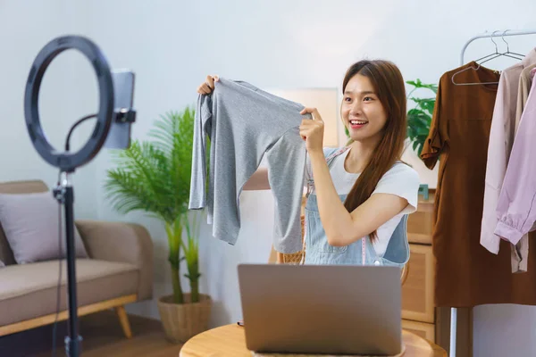 Online Marketing Concept Young Asian Women Hold Clothes Present Selling — Stock Photo, Image