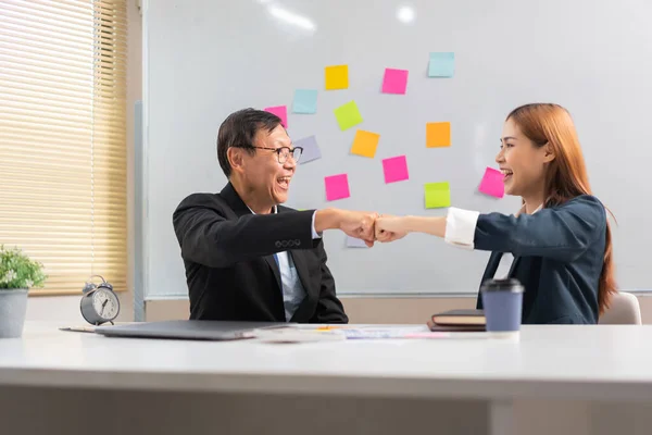 Business Partnership Concept Business Senior Making Fist Bump Partner Successful — Stockfoto
