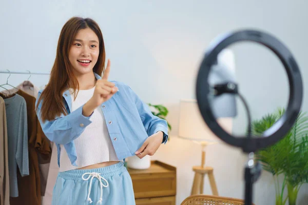 Young Asian Women Trying Shirt Recommend Clothes Streaming Video — Stock Photo, Image