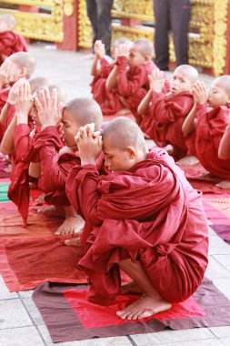 Rahipler dua, Myanmar altın Rock