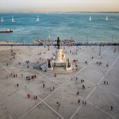 Portekiz, Lizbon 'da Kral I. Jose' nin heykeliyle ticaret meydanı