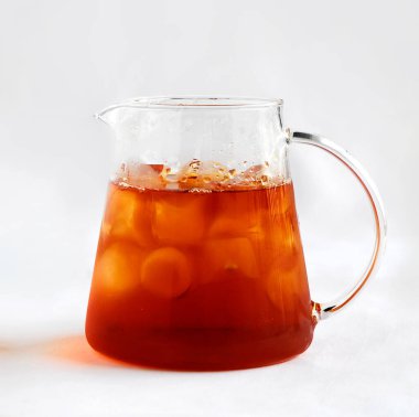 Yaz mevsiminde buzlu çay