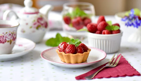 Mini Tortas Com Framboesas — Fotografia de Stock