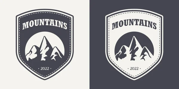 Ventage Labels Hand Drawn Mountains 약자이다 2022 Ski Resort Hiking — 스톡 벡터