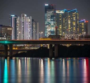 Seul gece manzarası ve Han nehri, Güney Kore 28 Ekim 2021 'de seyahat ediyor.
