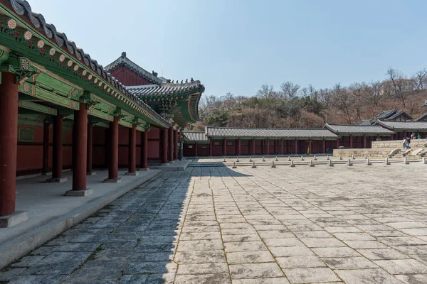 由朝鲜王朝于2022年4月3日在韩国首都首尔建造的庆辉宫 — 图库照片