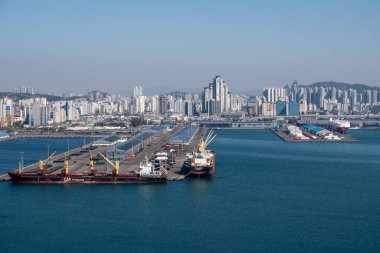 16 Nisan 2022 'de Güney Kore, Incheon Limanı' ndaki konteyner terminali.