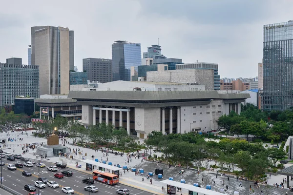 People Visit Newly Reconstructed Gwanghwamun Square Central Seoul South Korea — Stockfoto
