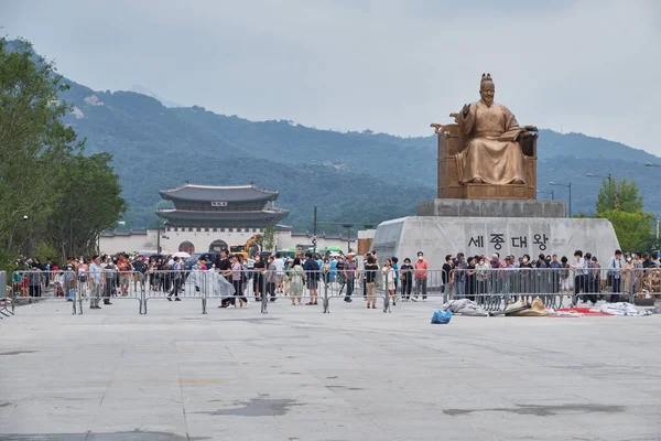 People Visit Newly Reconstructed Gwanghwamun Square Central Seoul South Korea — 스톡 사진