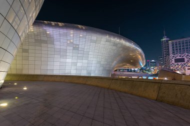 Dongdaemun Tasarım Plaza Seul, Güney Kore 'de tarihi eser, 30 Eylül 2022 tarihinde Zaha Hadid tarafından tasarlanan fütüristik mimari