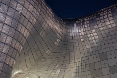 Dongdaemun Tasarım Plaza Seul, Güney Kore 'de tarihi eser, 30 Eylül 2022 tarihinde Zaha Hadid tarafından tasarlanan fütüristik mimari