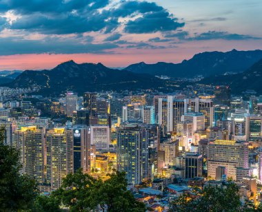 8 Ekim 2022 'de Güney Kore' de Seul şehir manzarası panoramik günbatımı manzarası