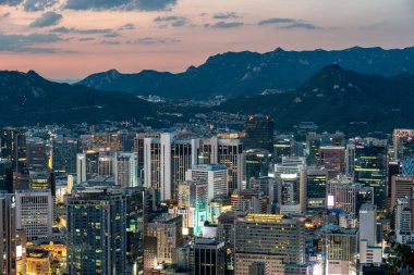 8 Ekim 2022 'de Güney Kore' de Seul şehir manzarası panoramik günbatımı manzarası