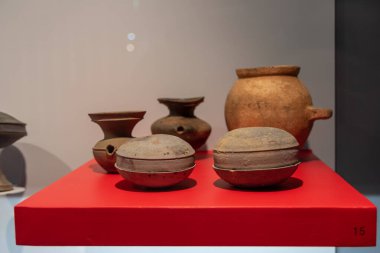 Busan Müzesi 19 Ekim 2022 'de Busan Güney Kore' de tarihi eser ve eserler koleksiyonu