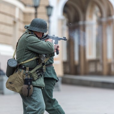 Odessa, Ukrayna - 10 Nisan: Askeri Tarih t üyeleri