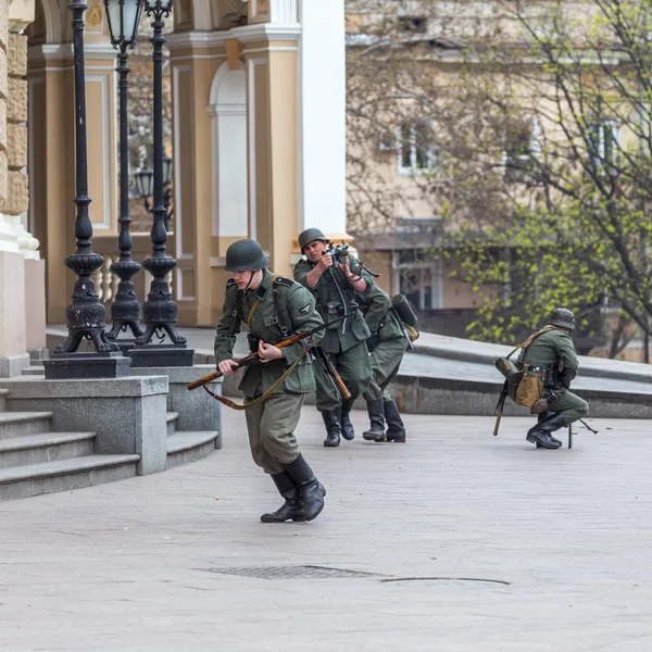 ODESSA, UKRAINE - APRIL 10: Members of the military history of t — Stock Photo, Image