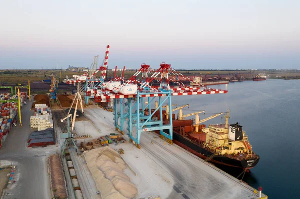 Odessa Ukraine August 2021 Loading Container Ship Seaport Industrial Commercial —  Fotos de Stock