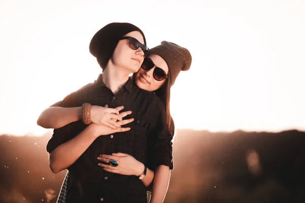 Young fashion hipster couple in love kissing and having passion in spring sunny weather — Stock Photo, Image