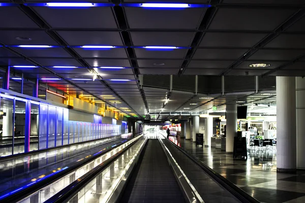 Perspectiva Corredor Con Cinta Transportadora Para Personas Aeropuerto — Foto de Stock