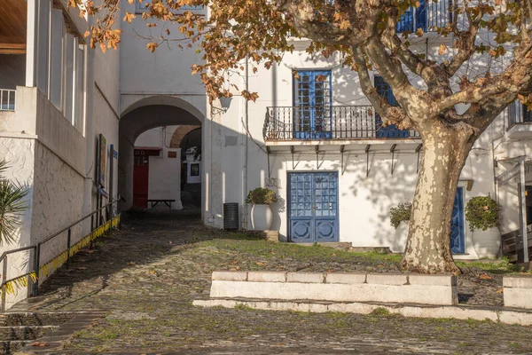 Homlokzat Mutatja Bejárat Város Központjában Egy Cadaques Óvárosában Katalóniában — Stock Fotó