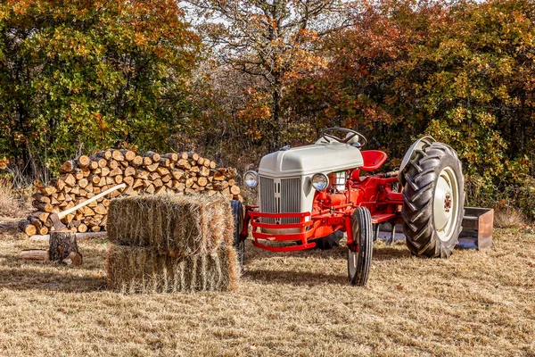 Starý traktor — Stock fotografie