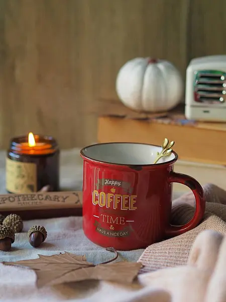 Кружка Кофе Столе Украшена Осенним Стилем — стоковое фото
