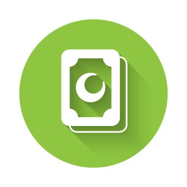 Beyaz Tarot kartları simgesi uzun gölge arkaplanı ile izole edilmiş. Sihirli tarot kartları seti. Yeşil daire düğmesi. Vektör